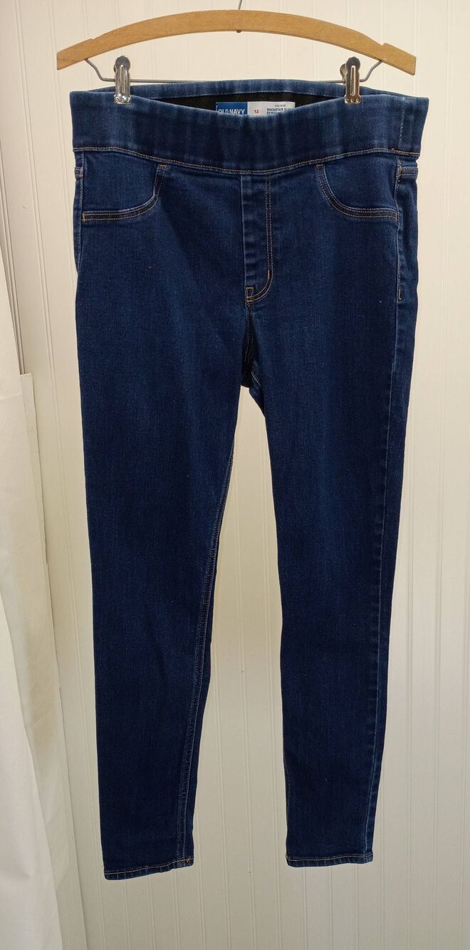 Old Navy Rockstar skinny jegging, mid-rise. Size 12